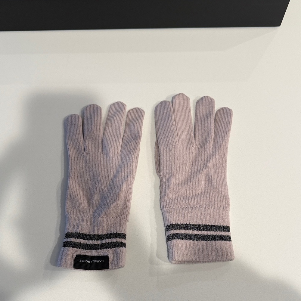 Canada Goose Women’s Barrier Glove Size M/L